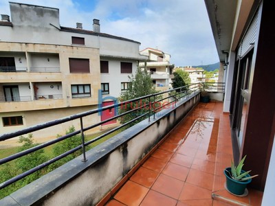 Piso en venta en Busturia, Axpe, con 4 dormitorios, 2 baños, plaza de garaje, trastero y terraza