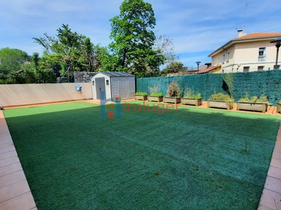 Piso en venta en Busturia, Axpe, con 3 dormitorios, 3 baños, 3 plazas de garaje, trastero, terraza y terreno