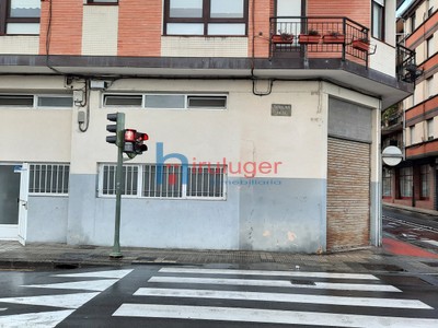 Lonja en venta en Gernika, C/iparragirre, con aseo
