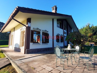 Casa en venta en Busturia, Axpe, con 6 dormitorios, 3 baños, plaza de garaje, trastero, 2 balcones, 2 terrazas y terreno