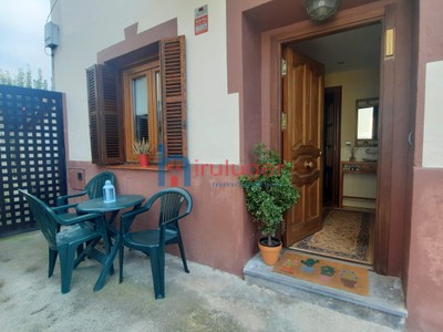 Casa en venta en Gernika-lumo, Fray Martin De Murua, con 5 dormitorios, baño, aseo, 2 plazas de garaje, trastero, 2 balcones, terraza y terreno