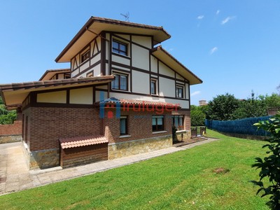 Casa en venta en Kortezubi, Bº Terlegiz, con 5 dormitorios, 3 baños, 2 plazas de garaje, trastero, balcón, 3 terrazas y terreno