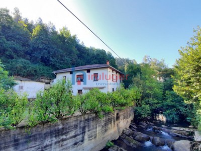 Casa en venta en Busturia -san Cristobal, San Cristobal, con 6 dormitorios, 2 baños, plaza de garaje, trastero y terreno