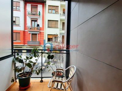 Piso en venta en Gernika-lumo, Centro, con 4 dormitorios, baño, aseo, balcón y terraza