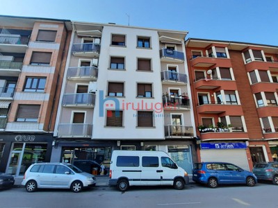 Piso en venta en Gernika-lumo, Centro, con 3 dormitorios y baño