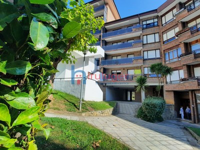 Piso en venta en Gernika-lumo, Fray Martin De Murua, con 3 dormitorios, baño, aseo, plaza de garaje, trastero y balcón