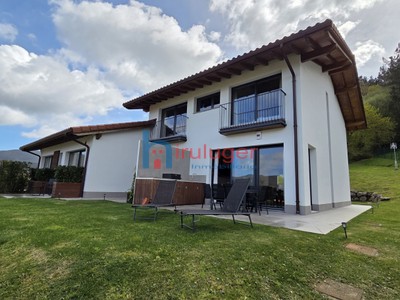 Casa en venta en Kortezubi, Bº Enderikas, con 6 dormitorios, 5 baños, aseo, trastero, 3 balcones, 5 terrazas y terreno