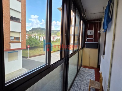 Piso en venta en Gernika-lumo, Lurgorri, con 3 dormitorios, baño, trastero y balcón