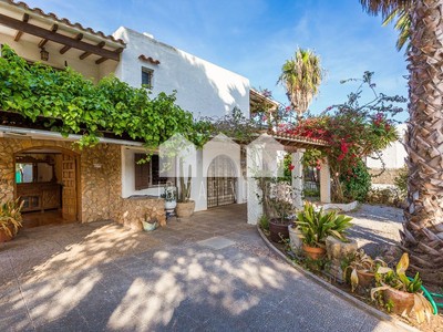 Villa en venta en Sant Jordi De Ses Salines, Playa Den Bossa, con 8 dormitorios, 4 baños, trastero, 2 balcones, 4 terrazas y terreno