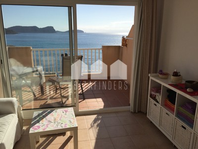 Apartamento en venta en Es Canar, 1ª Línea De Mar, con 1 dormitorio, baño, balcón y terraza