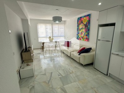 Apartamento en alquiler en Ibiza, Marina Botafoch, con 3 dormitorios, 2 baños, balcón y terraza