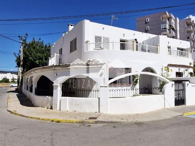 Locales en venta en Ibiza, Playa Den Bossa, con 2 aseos