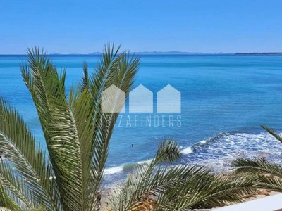 Apartamento en venta en Torrevieja, Paseo Maritimo, con 3 dormitorios, 2 baños, plaza de garaje, trastero, 2 balcones y 2 terrazas