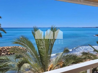 Apartamento en venta en Torrevieja, Paseo Maritimo, con 3 dormitorios, 2 baños, plaza de garaje, trastero, 2 balcones y 2 terrazas