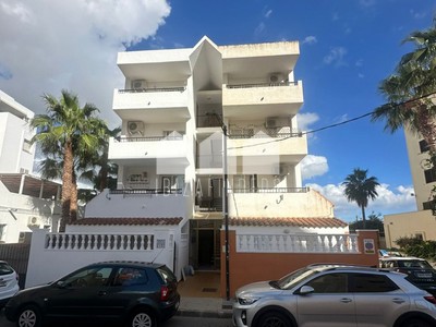 Ático en venta en Ibiza, Playa Den Bossa, con 1 dormitorio, baño, balcón y terraza