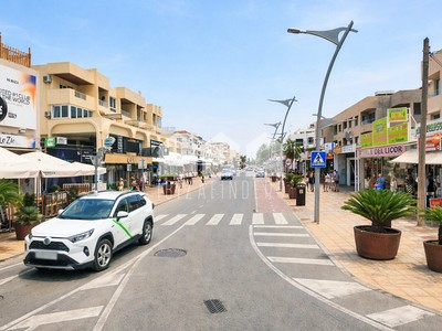 Locales en traspaso en Sant Josep De Sa Talaia, Playa Den Bossa, con 3 aseos