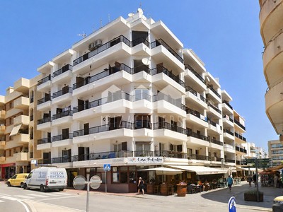 Piso en venta en Santa Eulalia Del Rio, con 3 dormitorios, baño, balcón y terraza
