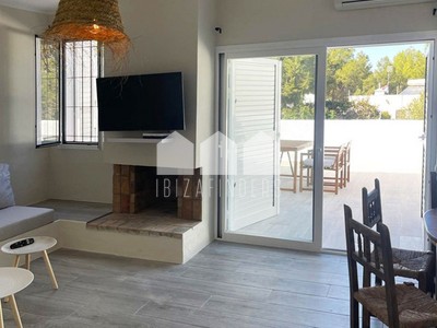 Adosado en alquiler en Sant Josep De Sa Talaia, Cala Tarida, con 2 dormitorios, 2 baños, 2 balcones y 2 terrazas
