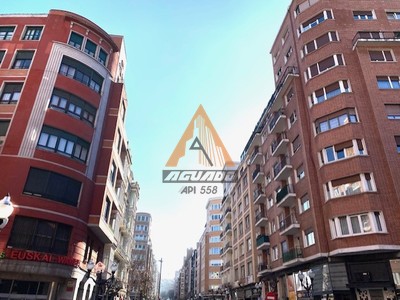 Lonja en venta en Bilbao, Abando, con baño