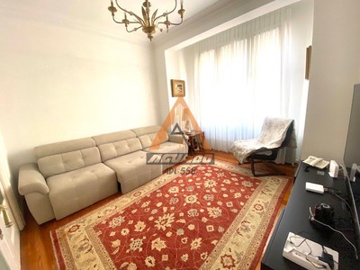 Piso en venta en Bilbao, Indautxu, con 4 dormitorios, baño, aseo y plaza de garaje