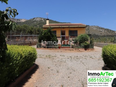 Casa en venta en Alomartes, con 2 dormitorios, baño, 2 plazas de garaje y terreno