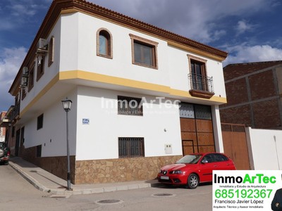 Casa en venta en Villanueva De Mesia, con 5 dormitorios, 3 baños, plaza de garaje y terraza