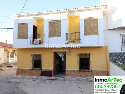 Casa en venta en Tocón, con 4 dormitorios y baño