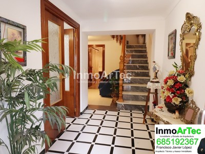 Casa en venta en Illora, con 5 dormitorios, 2 baños, terraza y terreno