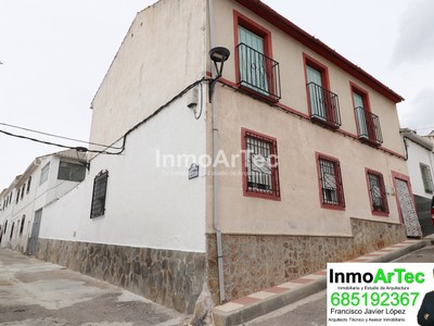 Casa en venta en Illora, Illora, con 6 dormitorios, baño, aseo, plaza de garaje, trastero y terraza