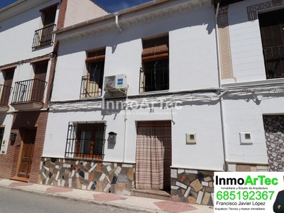 Casa en venta en Illora, Illora, con 4 dormitorios, 2 baños, trastero, 2 balcones, terraza y terreno