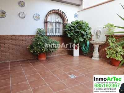 Casa en venta en Illora, Illora, con 4 dormitorios, 2 baños, 2 plazas de garaje, trastero, 4 balcones y terreno