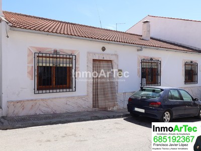 Casa en venta en Illora, con 3 dormitorios, 2 baños, terraza y terreno