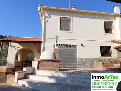 Casa en venta en Illora, con 6 dormitorios, 2 baños, trastero, 2 terrazas y terreno