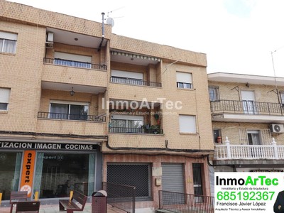 Piso en venta en Illora, con 3 dormitorios, baño, trastero y terraza
