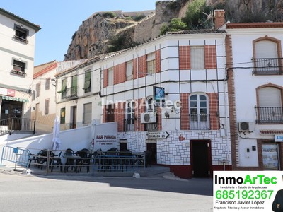 Casa en venta en Illora, con 5 dormitorios, 2 baños y 3 balcones