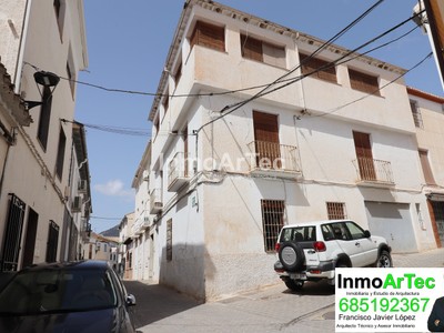 Casa en venta en Illora, con 7 dormitorios, 3 baños, plaza de garaje, 4 balcones y terraza