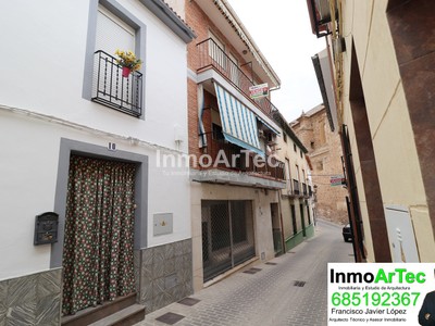 Piso en venta en Illora, con 3 dormitorios, baño y balcón