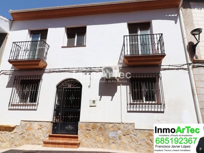 Casa en venta en Illora, con 5 dormitorios, 2 baños, trastero, 2 balcones y terreno