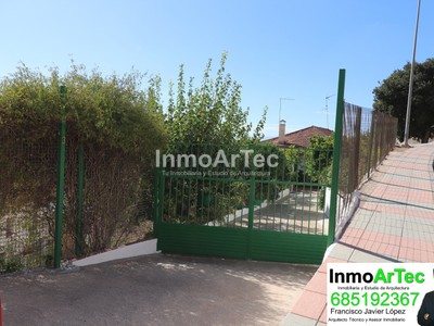 Casa en venta en Illora, con 3 dormitorios, baño, trastero, terraza y terreno