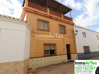 Casa en venta en Tocón, con 3 dormitorios, baño y terraza