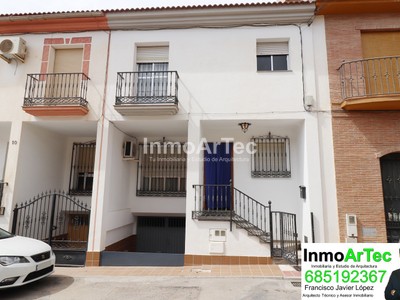 Casa en venta en Illora, con 3 dormitorios, 2 baños, balcón y terreno