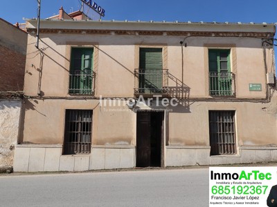 Casa en venta en Alomartes, con 4 dormitorios, 3 balcones y terreno