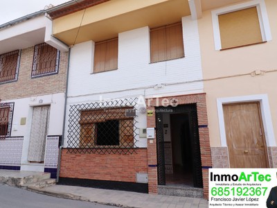 Casa en venta en Alomartes, con 4 dormitorios, 2 baños y aseo