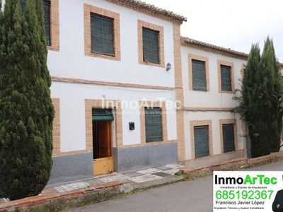 Casa en venta en Bracana, con 12 dormitorios, 3 baños, 4 plazas de garaje, trastero, 3 terrazas y terreno