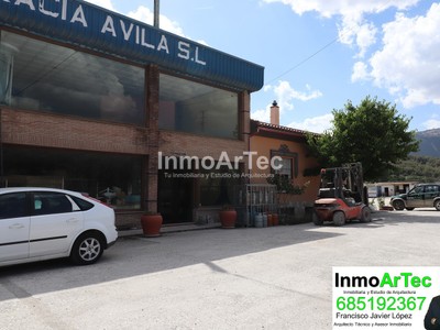 Pabellón en venta en Illora, con 2 baños