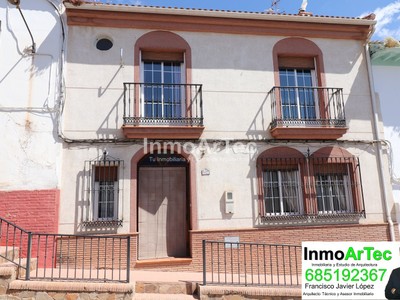 Casa en venta en Alomartes, con 3 dormitorios, 2 baños, 2 plazas de garaje, trastero, 2 balcones y terraza