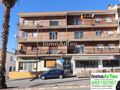 Piso en venta en Illora, con 3 dormitorios, baño y 2 balcones