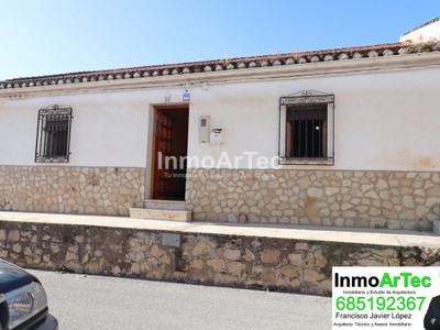 Casa en venta en Alomartes, con 3 dormitorios, 3 baños y terreno