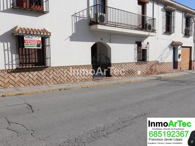 Piso en venta en Illora, con 2 dormitorios, 2 baños, plaza de garaje y terreno