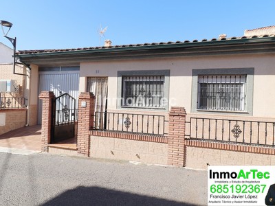 Casa en venta en Tocón, con 3 dormitorios, 2 baños, plaza de garaje, trastero y terreno